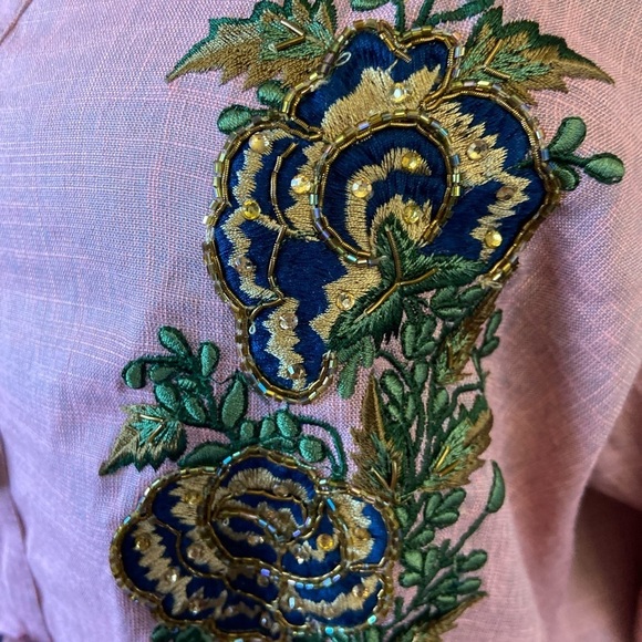 Anora Pale Pink Linen Kaftan With Embroidered Flowers - Picture 11 of 15